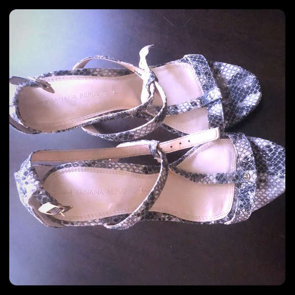 Banana Republic Shoes - Banana republic heels